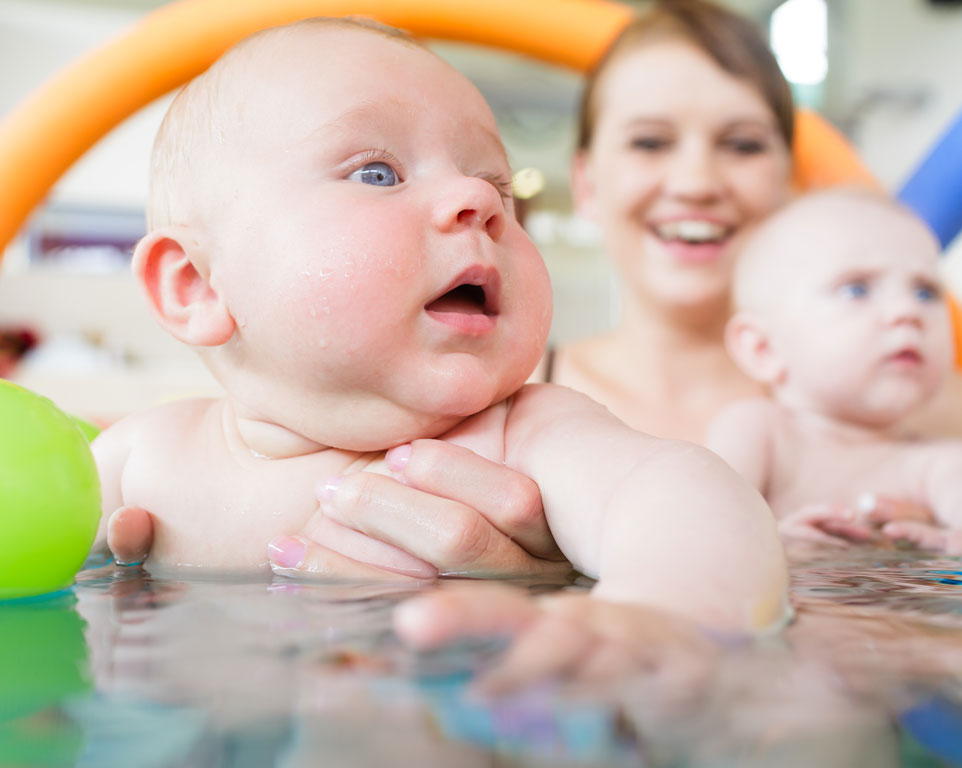 Babyschwimmen im Babyhotel